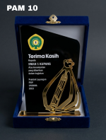 Plakat Akrilik Gold Universitas Nusa Cendana (UNDANA)